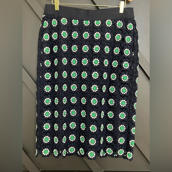 NWT J. Crew Pencil Skirt in Navy with Green and White Floral Crochet, Size 10 - Picture 4 of 8